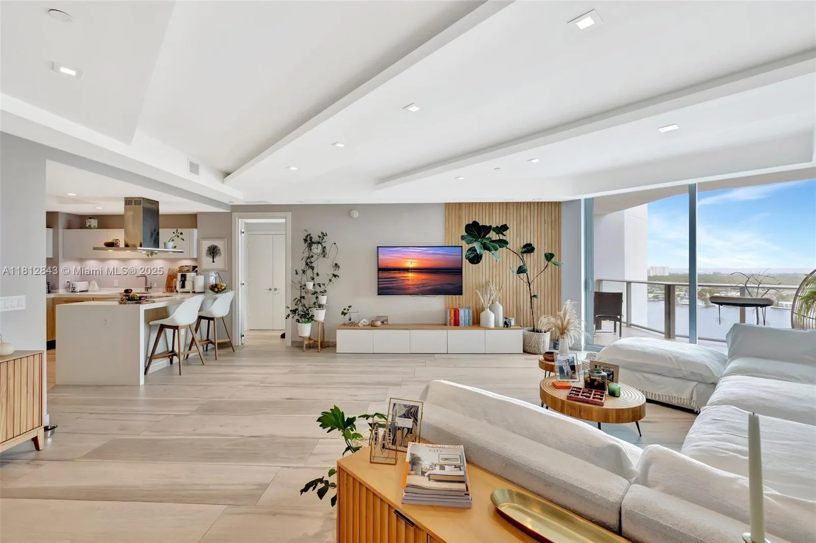 17111 Biscayne Blvd # 2308, North Miami Beach, FL 33160
