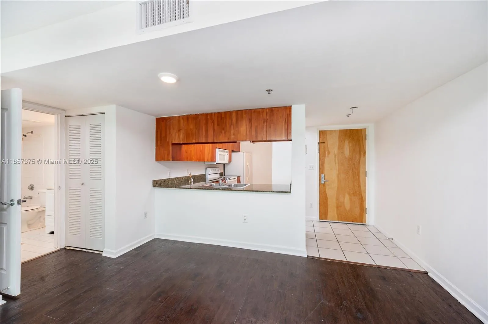 1200 Brickell Bay Dr # 2015, Miami, FL 33131 photo 10