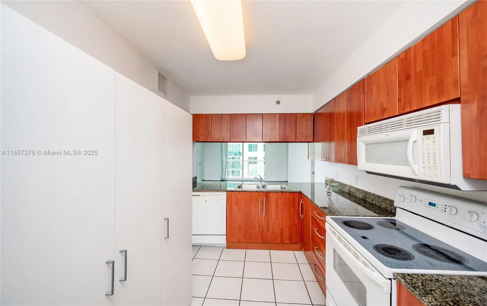 1200 Brickell Bay Dr # 2015, Miami, FL 33131 photo 11