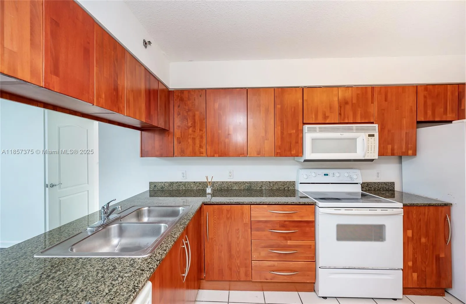 1200 Brickell Bay Dr # 2015, Miami, FL 33131 photo 12