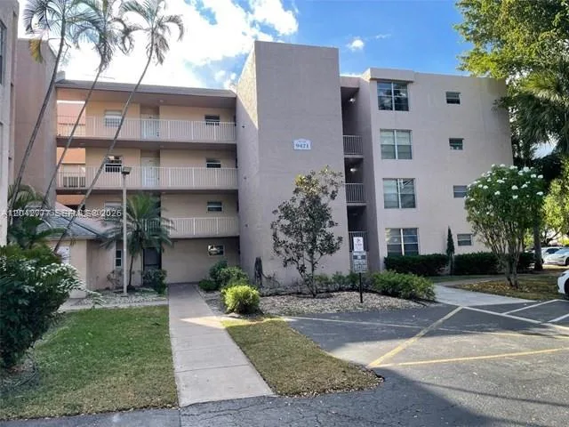 9495 Evergreen Pl # 102, Davie, FL 33324
