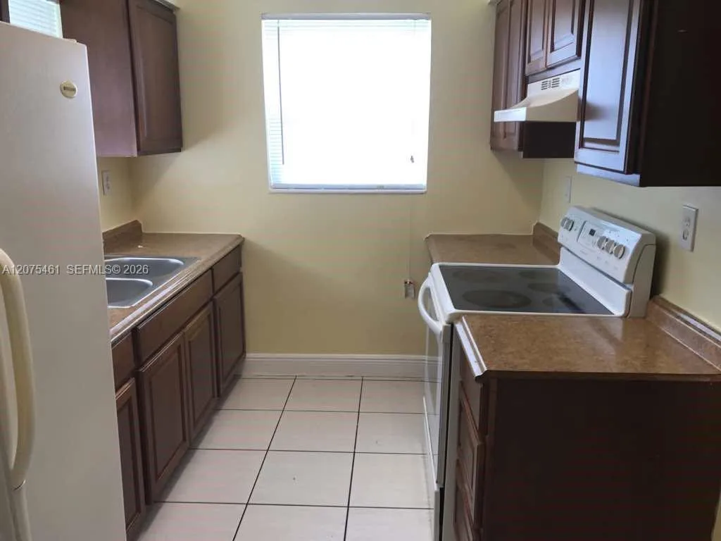 807 SW 5th Ct # back, Hallandale Beach, FL 33009