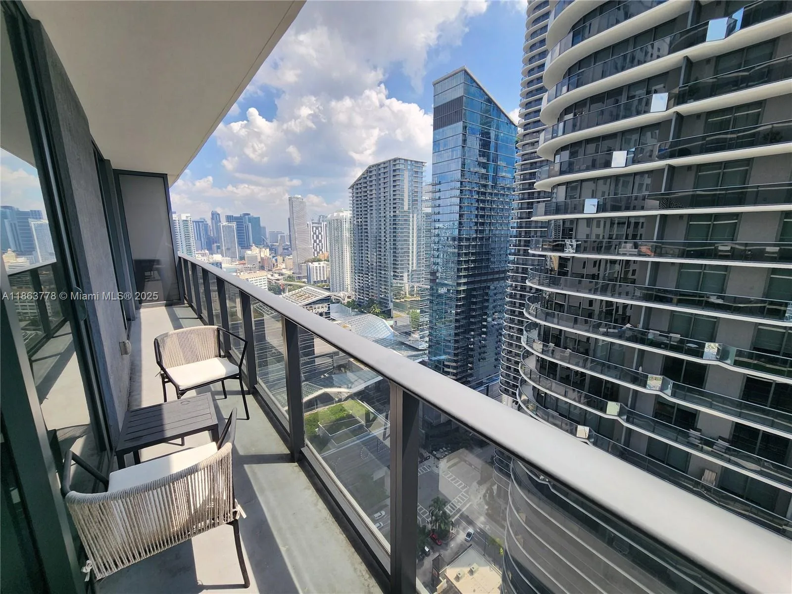 55 SW 9th St # 3202, Miami, FL 33130