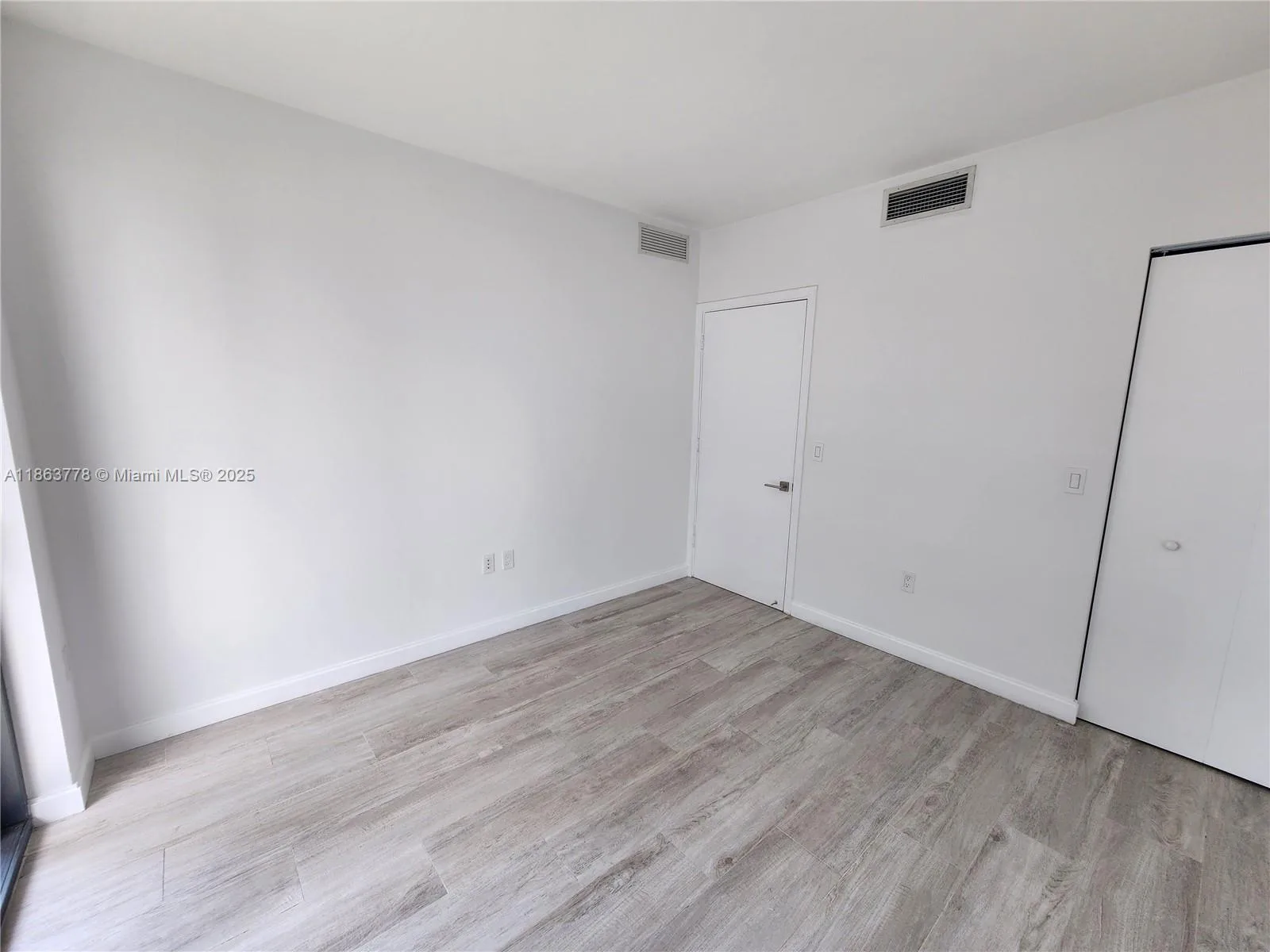 55 SW 9th St # 3202, Miami, FL 33130 photo 11