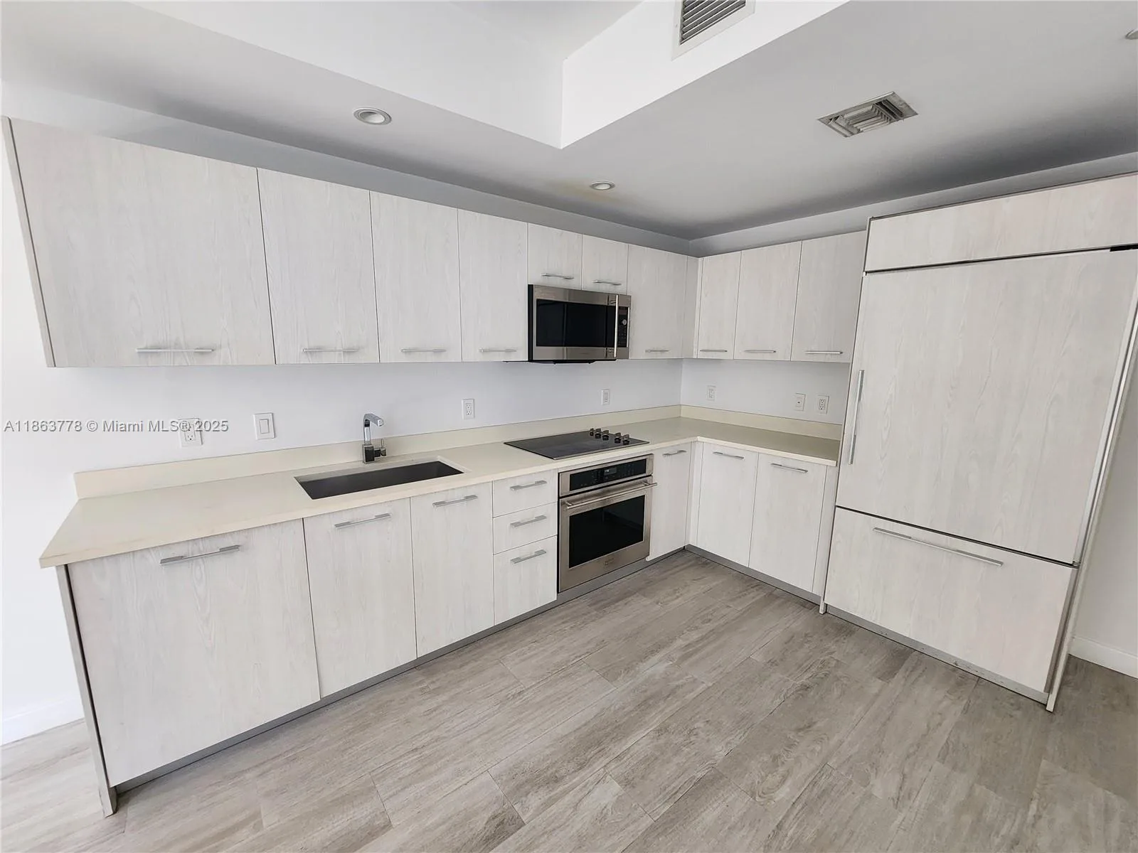 55 SW 9th St # 3202, Miami, FL 33130 photo 4