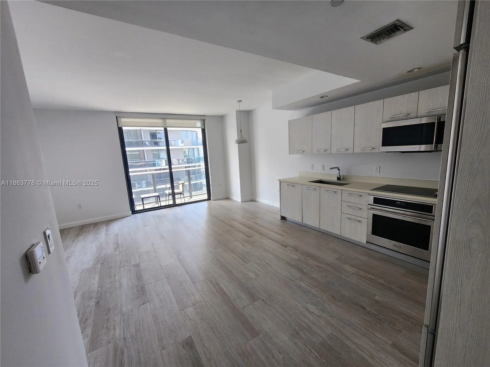 55 SW 9th St # 3202, Miami, FL 33130 photo 5