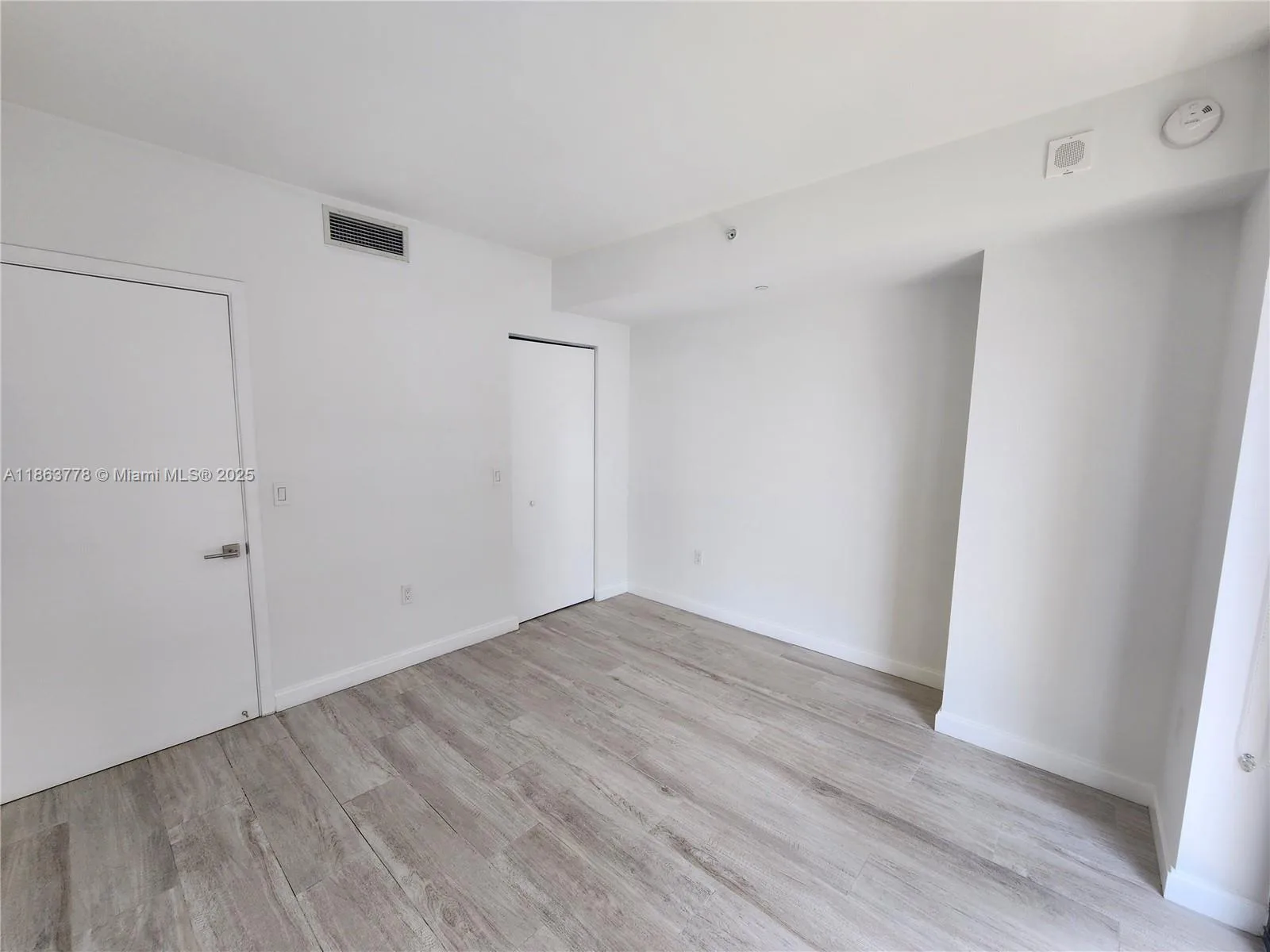 55 SW 9th St # 3202, Miami, FL 33130 photo 9