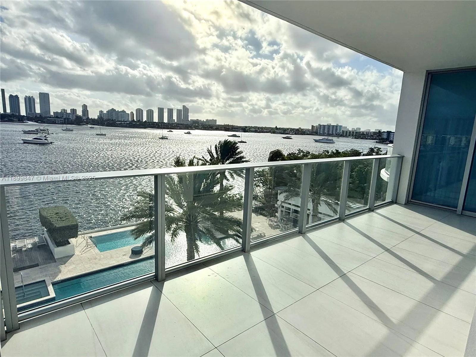 17111 Biscayne Blvd # 409, North Miami Beach, FL 33160 photo 3