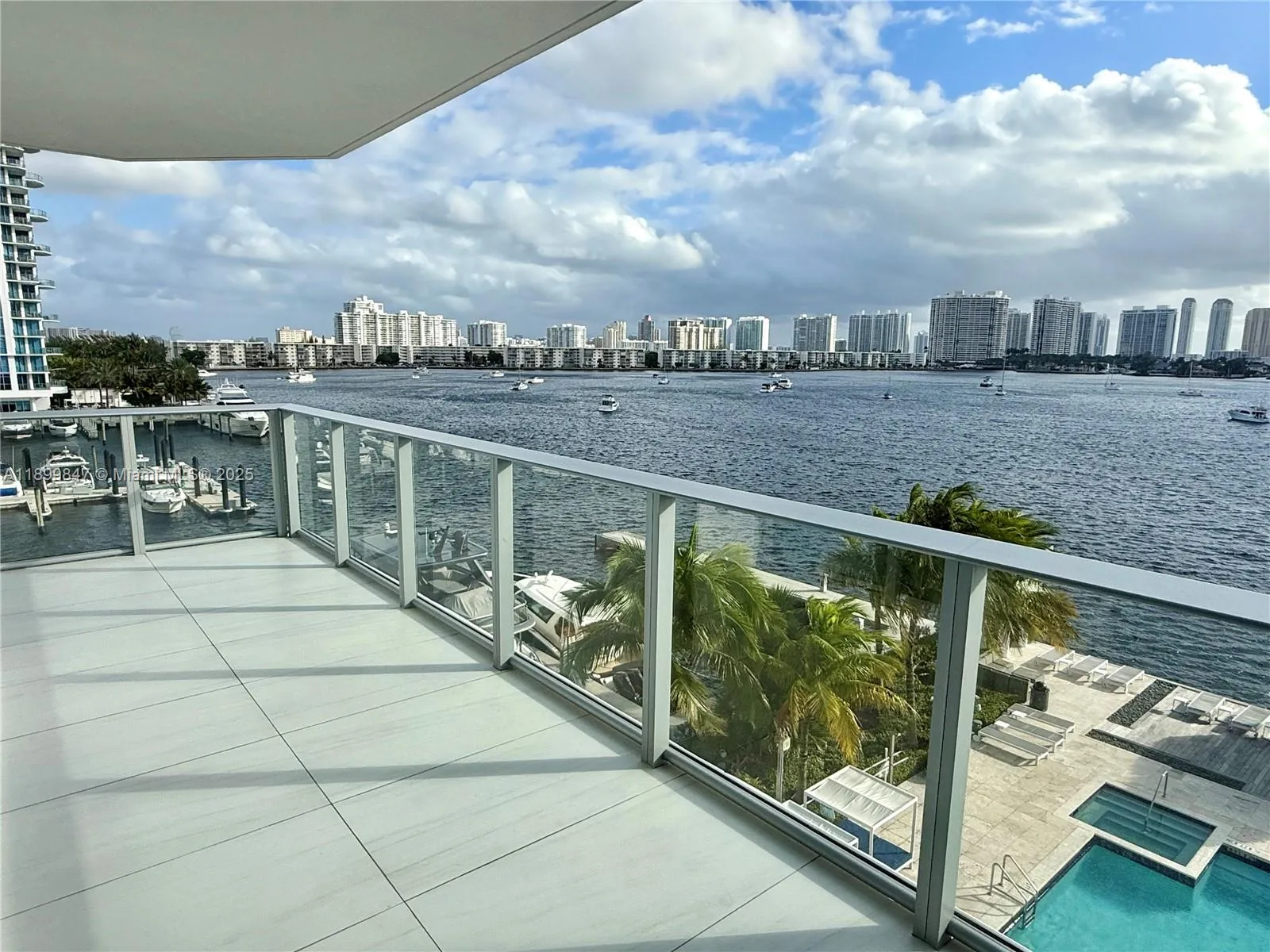 17111 Biscayne Blvd # 409, North Miami Beach, FL 33160 photo 4