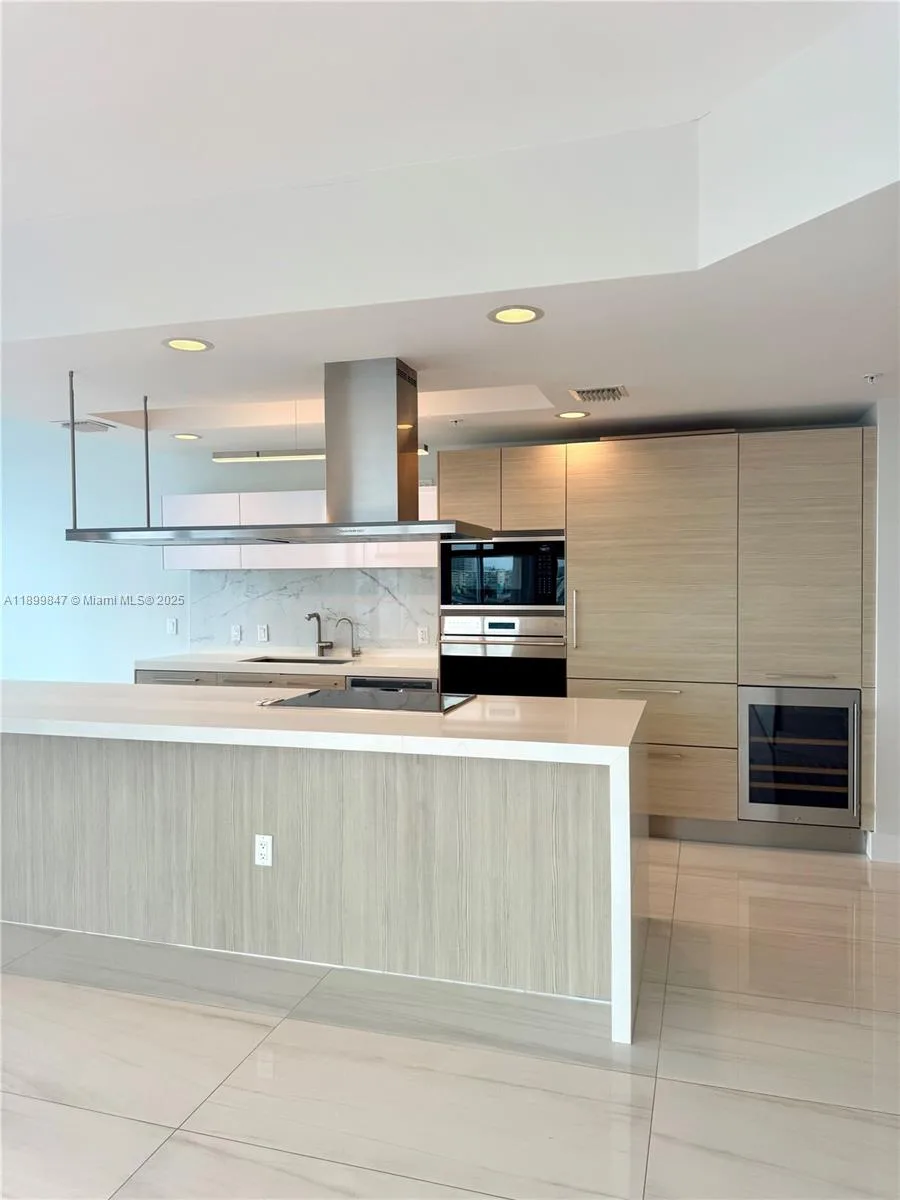 17111 Biscayne Blvd # 409, North Miami Beach, FL 33160 photo 6