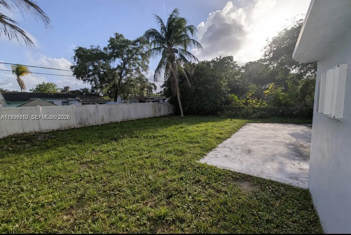 442 NE 162nd St, Miami, FL 33162 photo 9