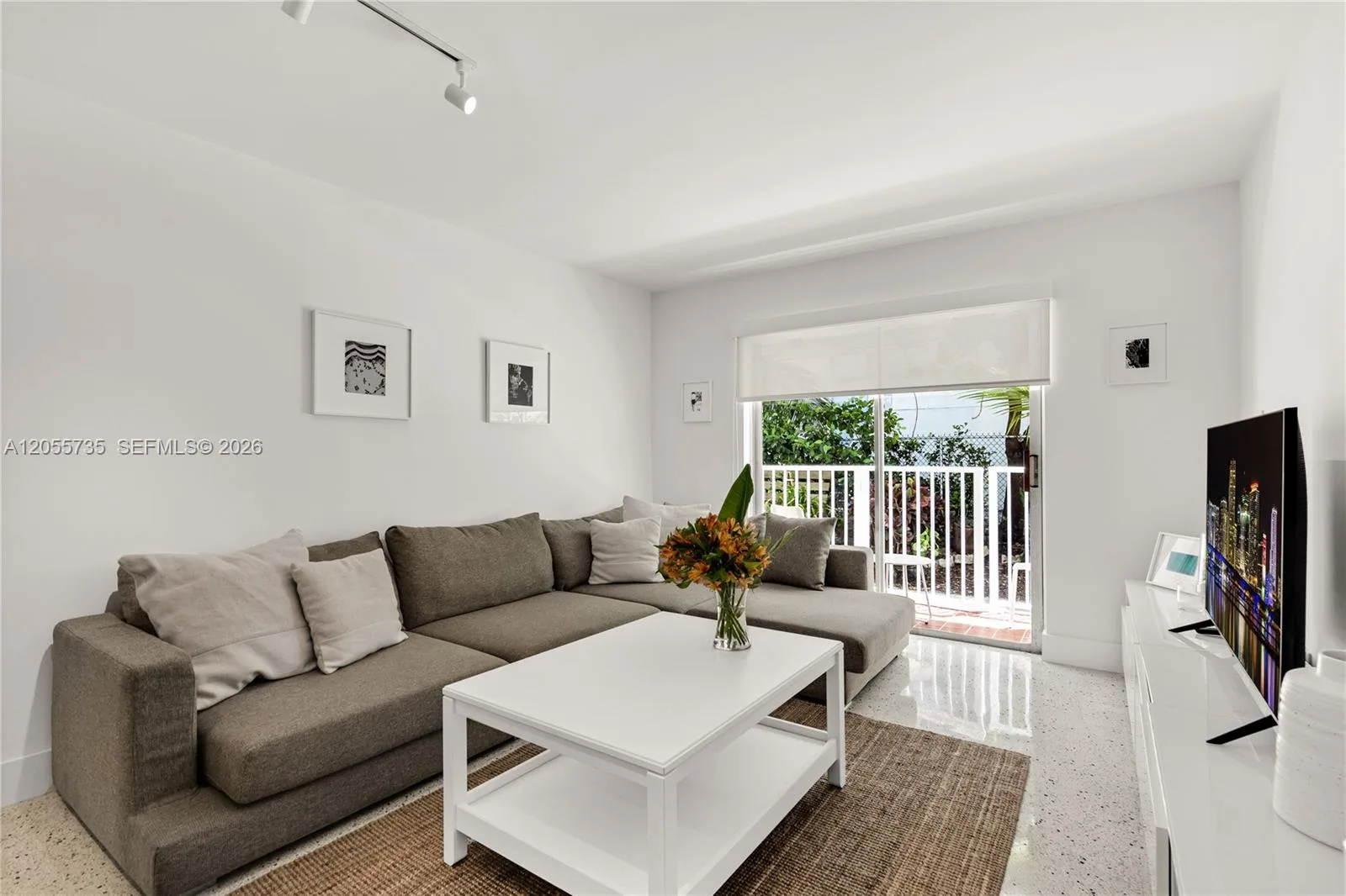 836 SW 1st St # 102, Miami, FL 33130 photo 2