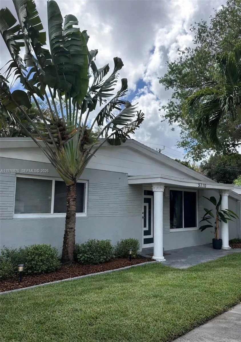 5710 Douglas St, Hollywood, FL 33021