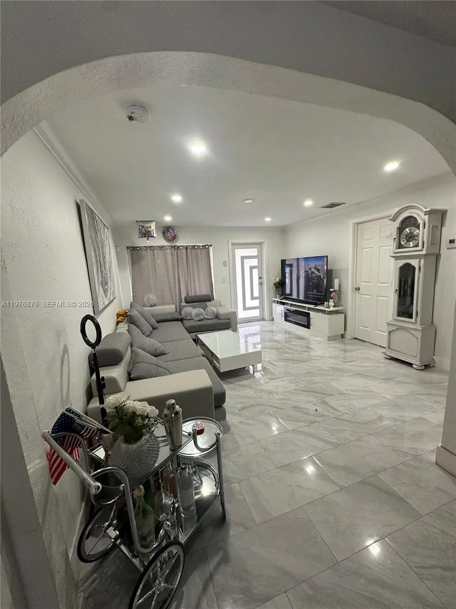 5710 Douglas St, Hollywood, FL 33021 photo 6