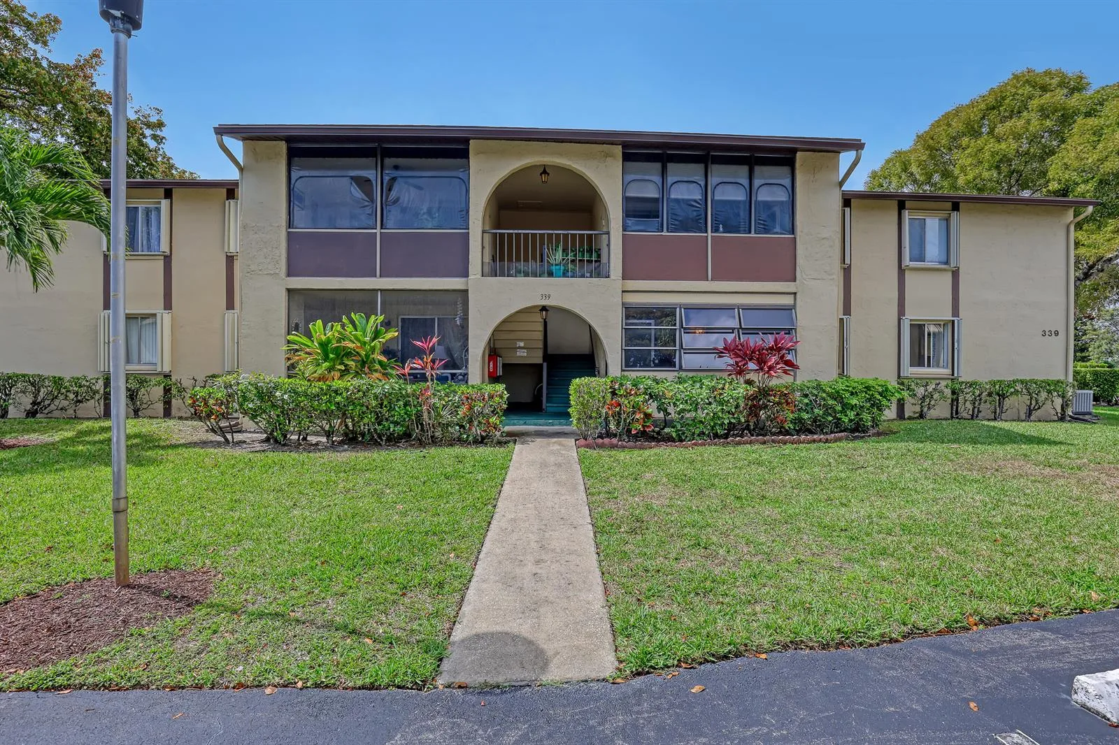 339 Pine Ridge Circle # D-1, FL 33463