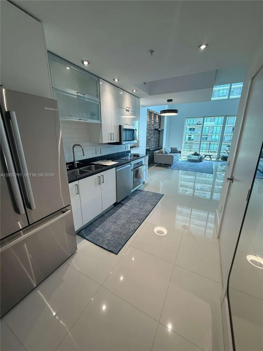 60 SW 13th St # 3808, Miami, FL 33130 photo 2