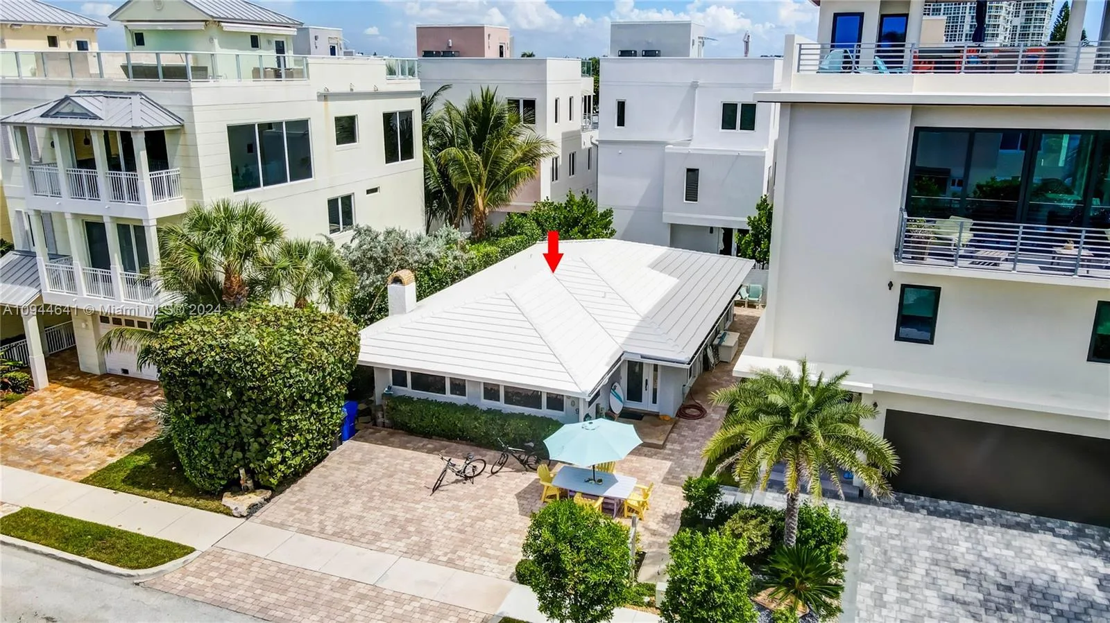 309 Oak St, Hollywood, FL 33019 photo 2