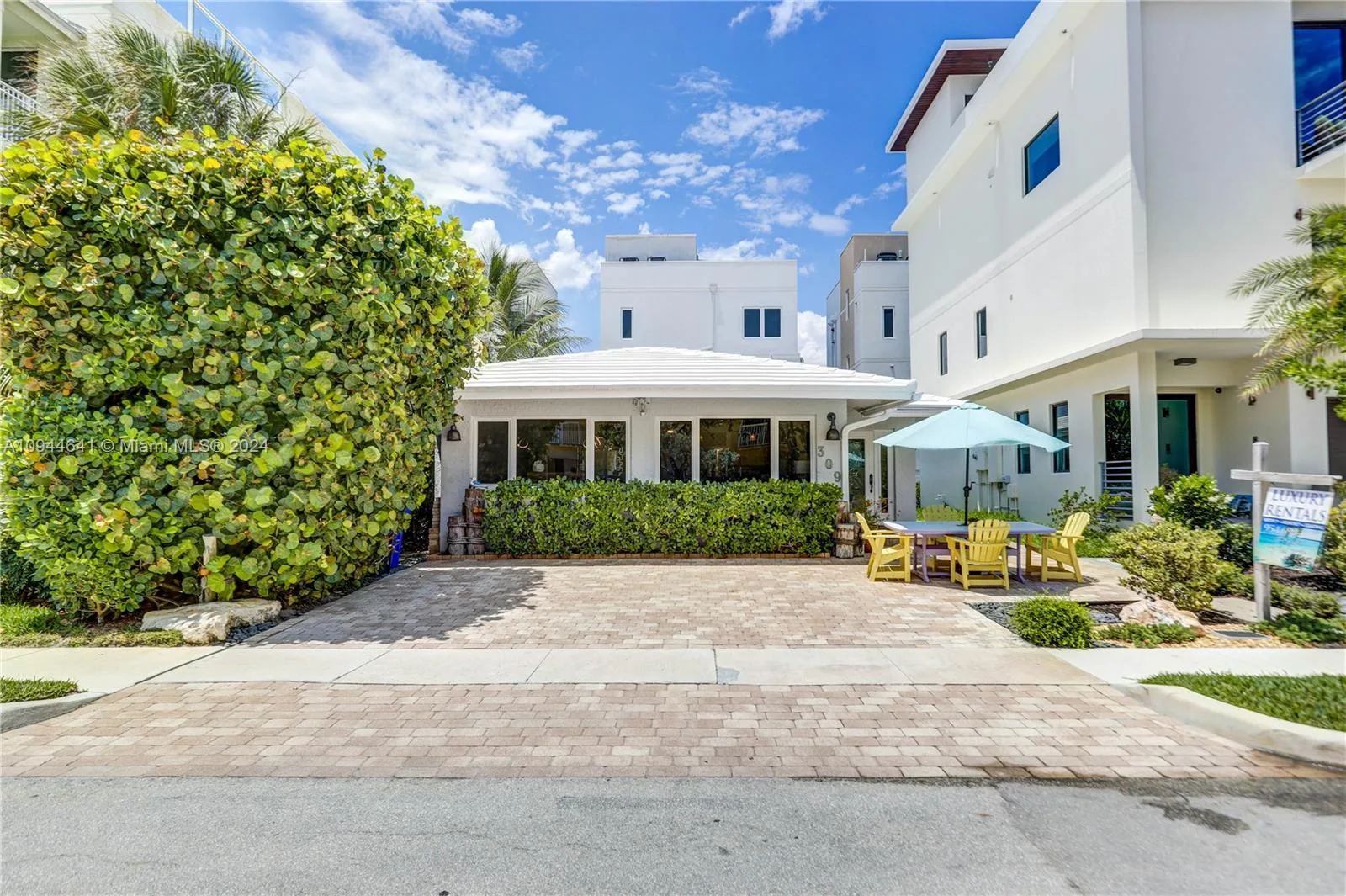 309 Oak St, Hollywood, FL 33019 photo 3