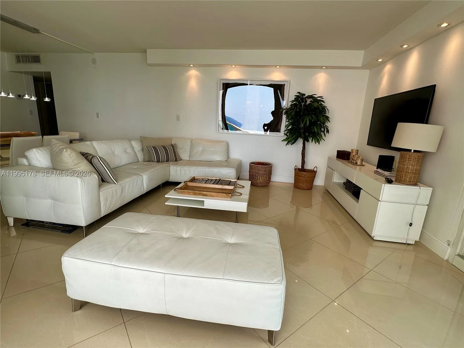 100 Bayview Dr # 1405, Sunny Isles Beach, FL 33160 photo 10