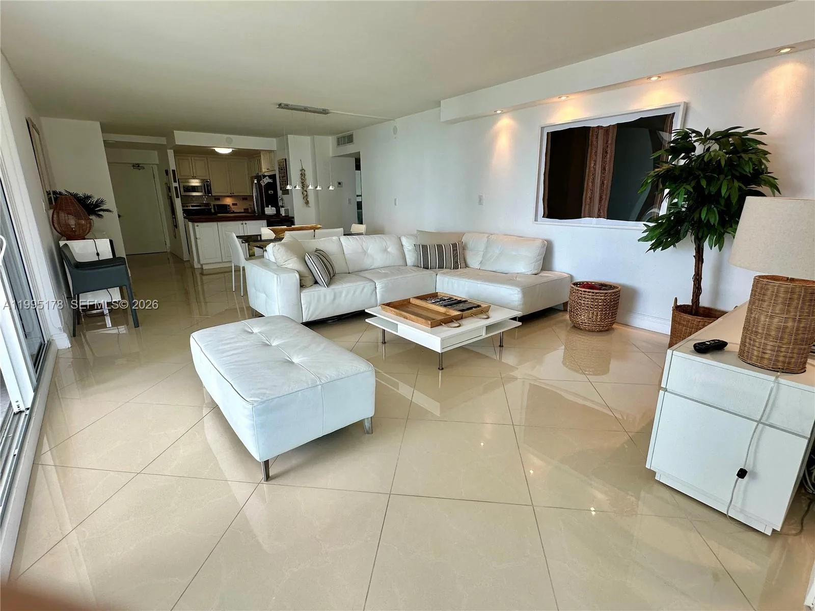 100 Bayview Dr # 1405, Sunny Isles Beach, FL 33160 photo 11