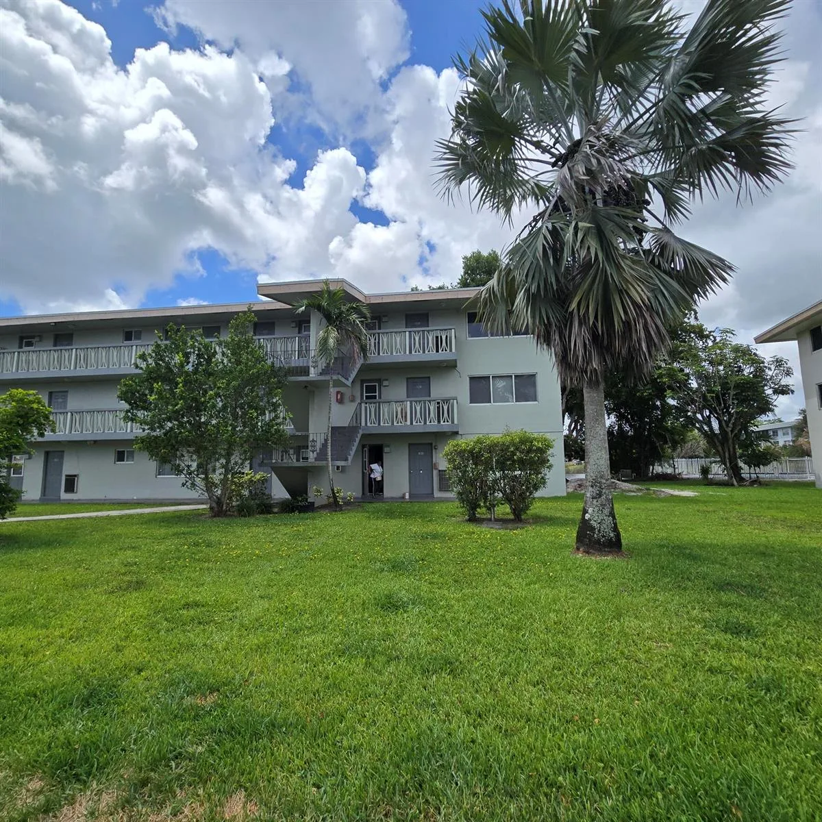 5420 NW 11th Street # 202, Plantation, FL 33313