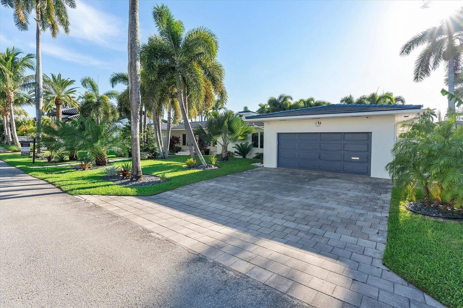 207 Royal Palm Drive, Fort Lauderdale, FL 33301