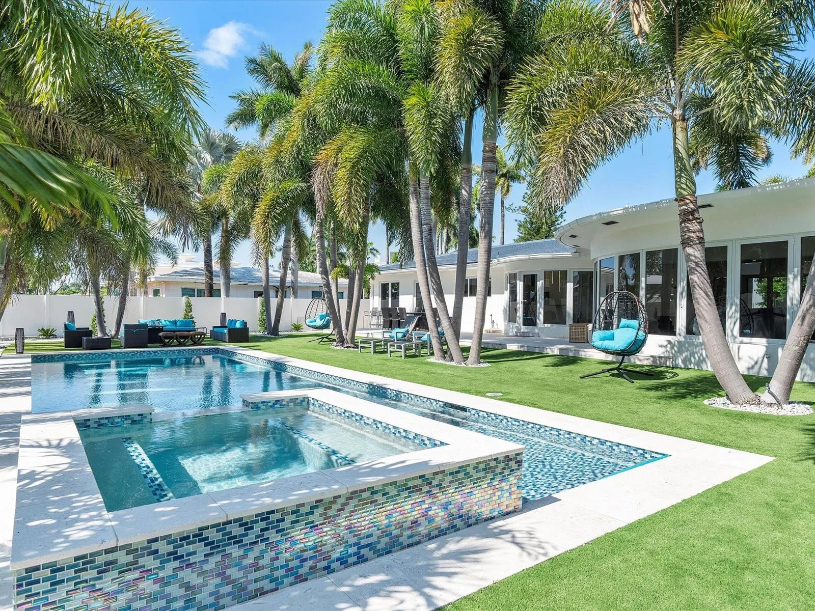 207 Royal Palm Drive, Fort Lauderdale, FL 33301 photo 2