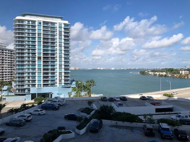 7601 E Treasure Dr # 915, North Bay Village, FL 33141