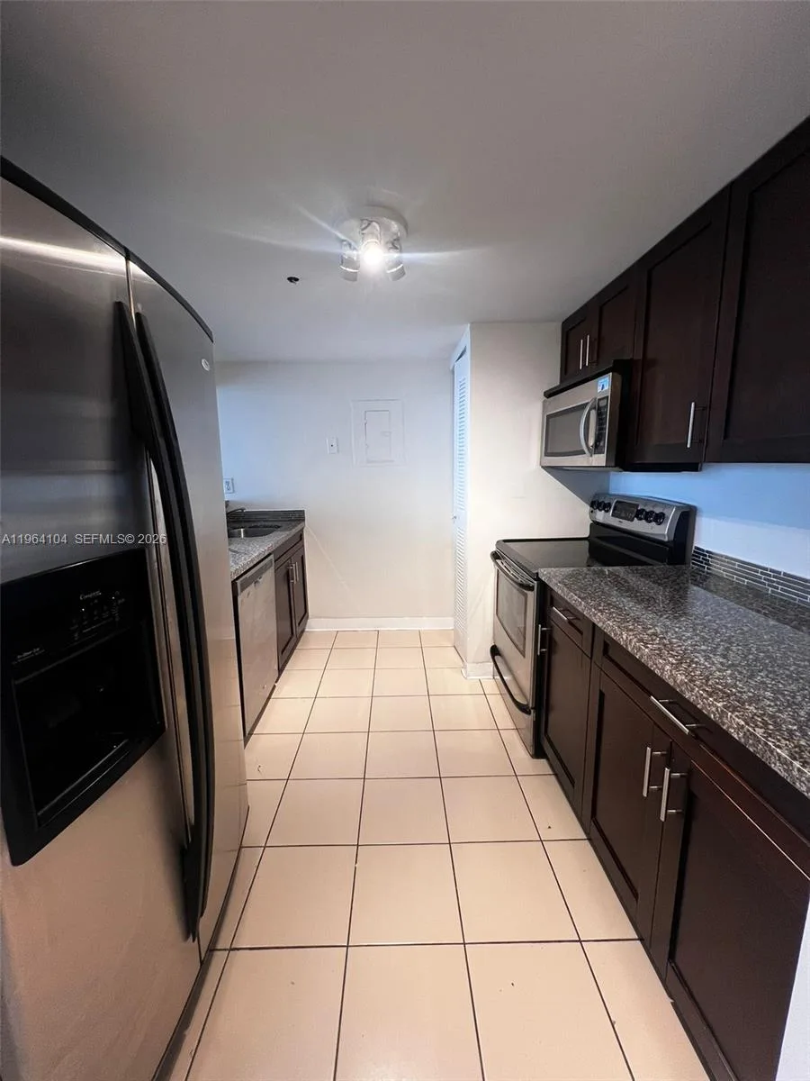 7601 E Treasure Dr # 915, North Bay Village, FL 33141 photo 3