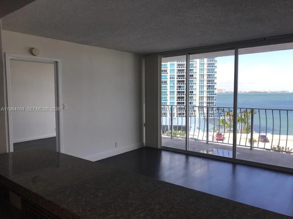 7601 E Treasure Dr # 915, North Bay Village, FL 33141 photo 6