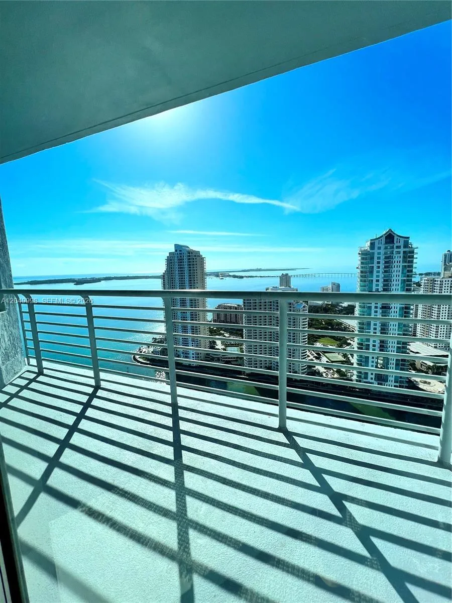 335 S Biscayne Blvd # 4207, Miami, FL 33131
