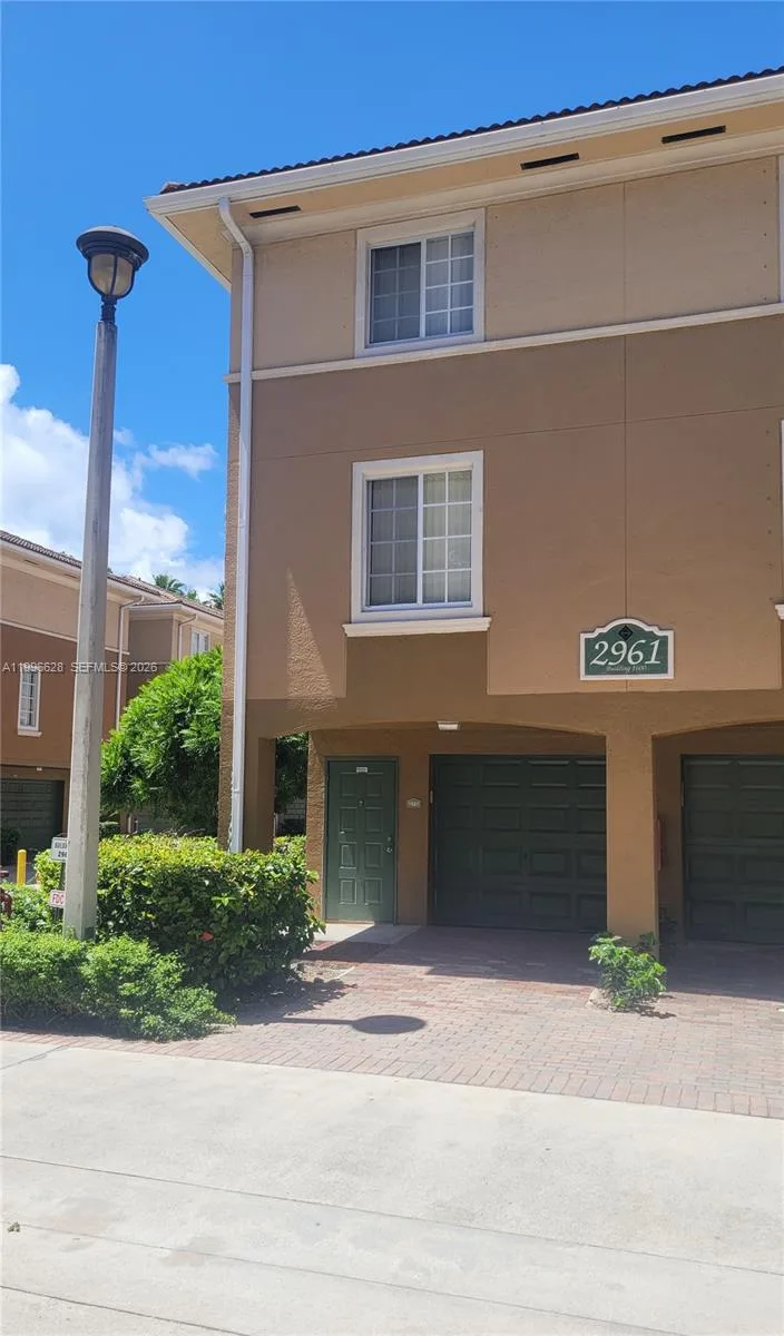 2961 NE 185th St # 1607, Aventura, FL 33180 photo 2
