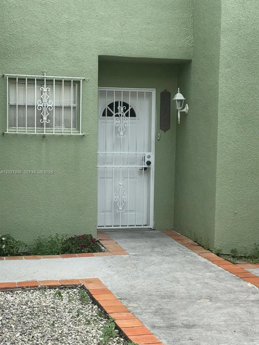 11173 NW 7th St # 102-18, Miami, FL 33172