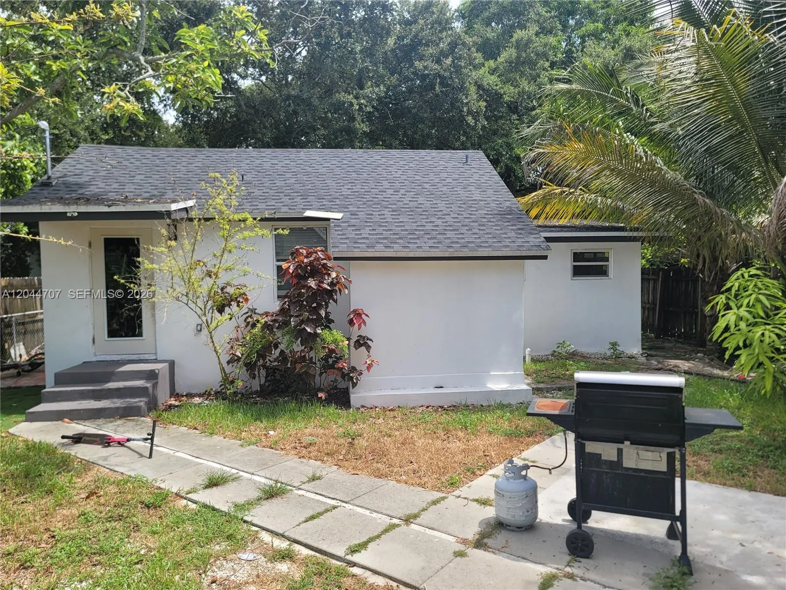512 NW 96th St # B, Miami, FL 33150