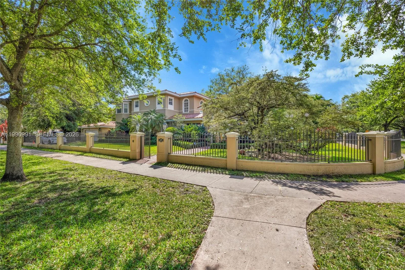 6200 Granada Blvd, Coral Gables, FL 33146 photo 2