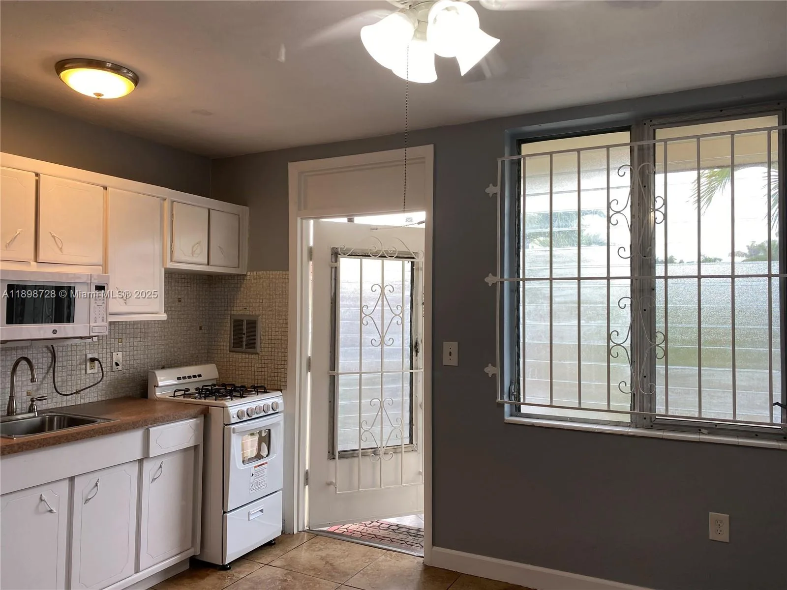 441 Collins Ave # 27, Miami Beach, FL 33139 photo 11