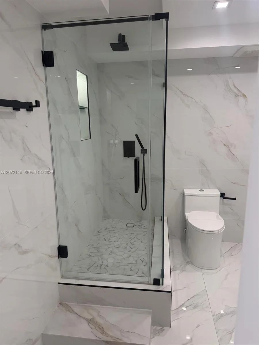 251 174th St # 1414, Sunny Isles Beach, FL 33160 photo 4
