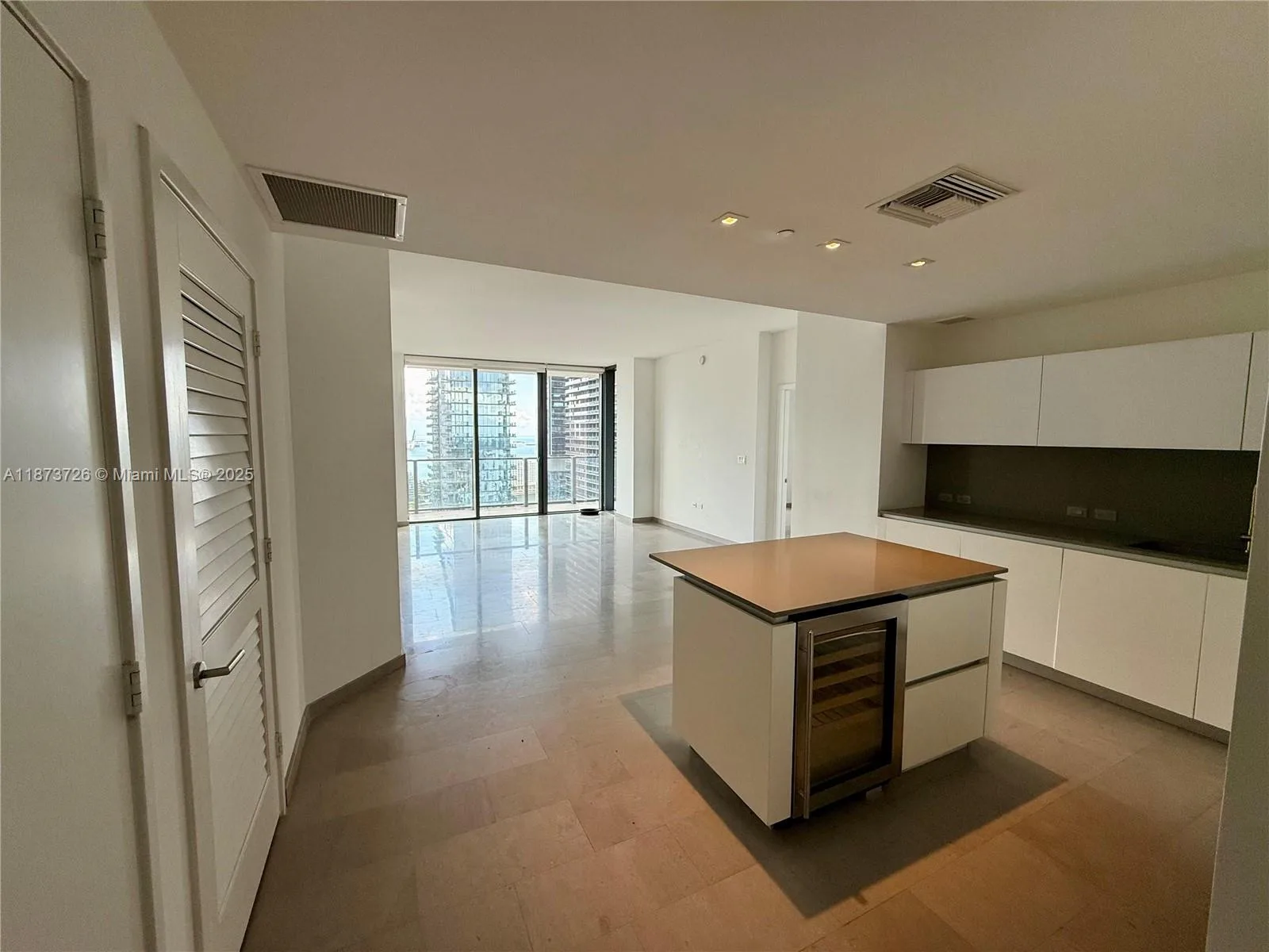 88 SW 7th St # 3105, Miami, FL 33130 photo 2