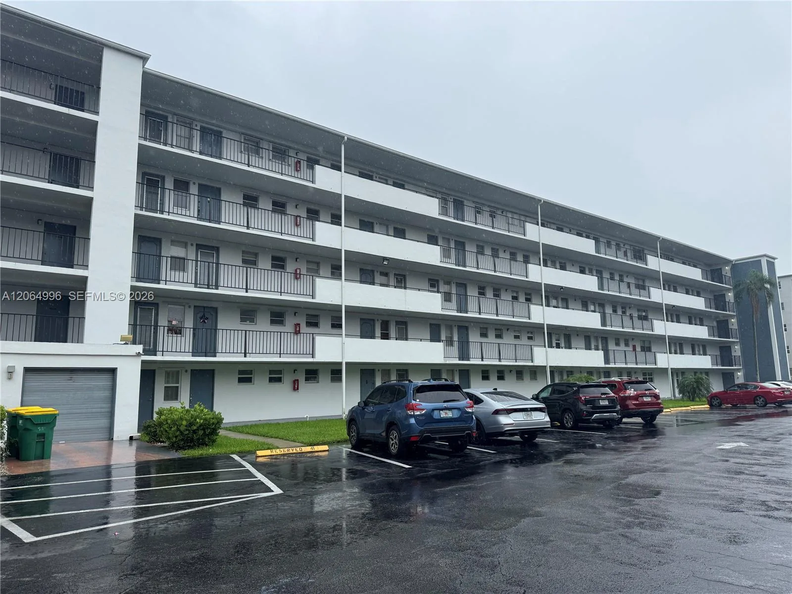950 Hillcrest Dr # 411, Hollywood, FL 33021