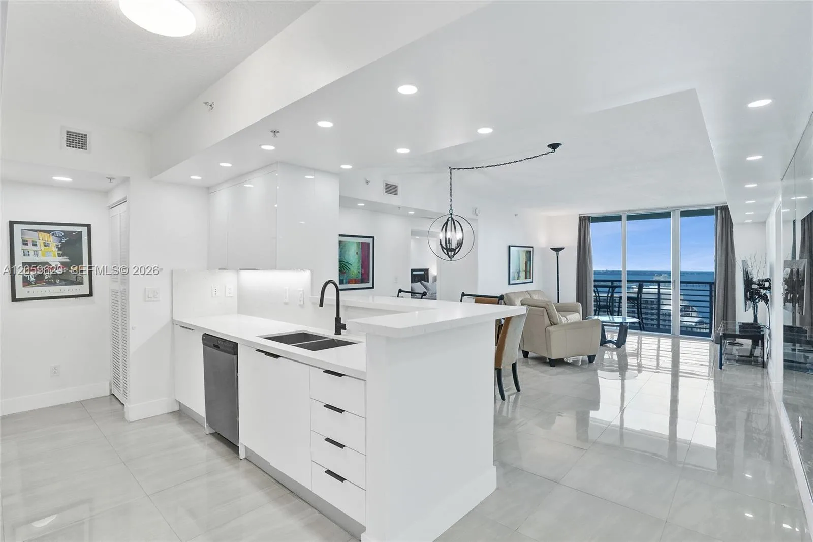335 S Biscayne Blvd # 3807, Miami, FL 33131