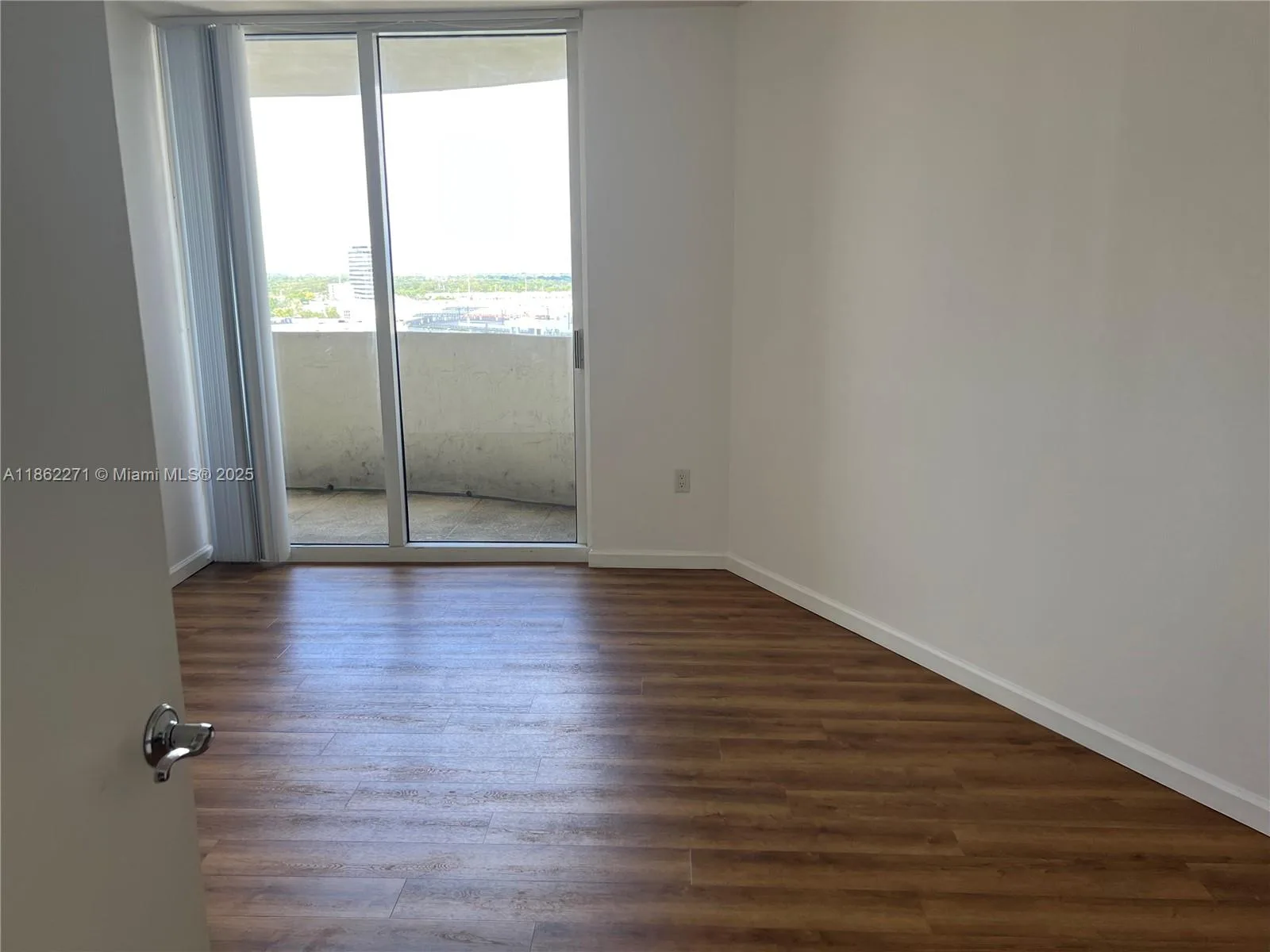 19501 W Country Club Dr # 1411, Aventura, FL 33180 photo 10