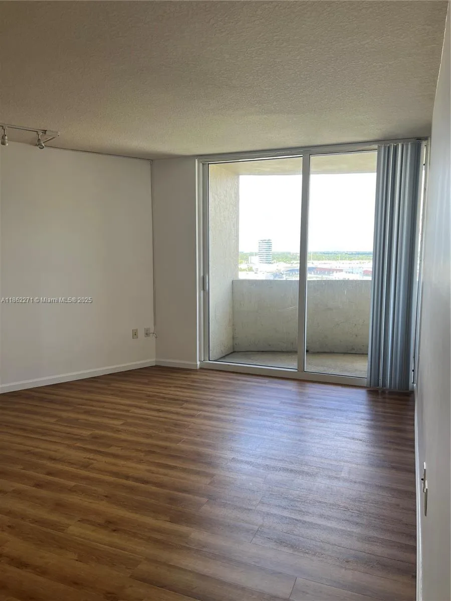 19501 W Country Club Dr # 1411, Aventura, FL 33180 photo 2