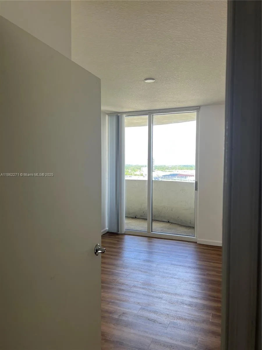 19501 W Country Club Dr # 1411, Aventura, FL 33180 photo 3