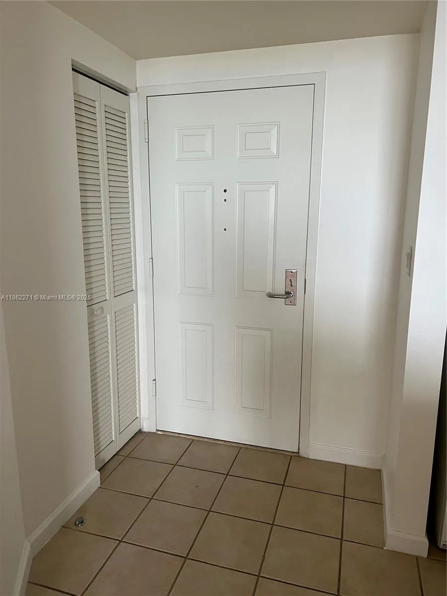19501 W Country Club Dr # 1411, Aventura, FL 33180 photo 4