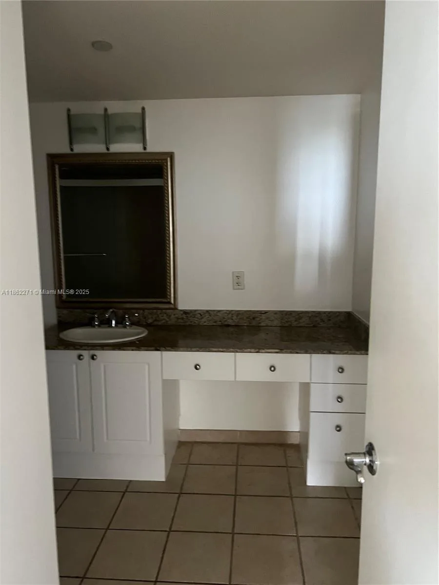 19501 W Country Club Dr # 1411, Aventura, FL 33180 photo 7