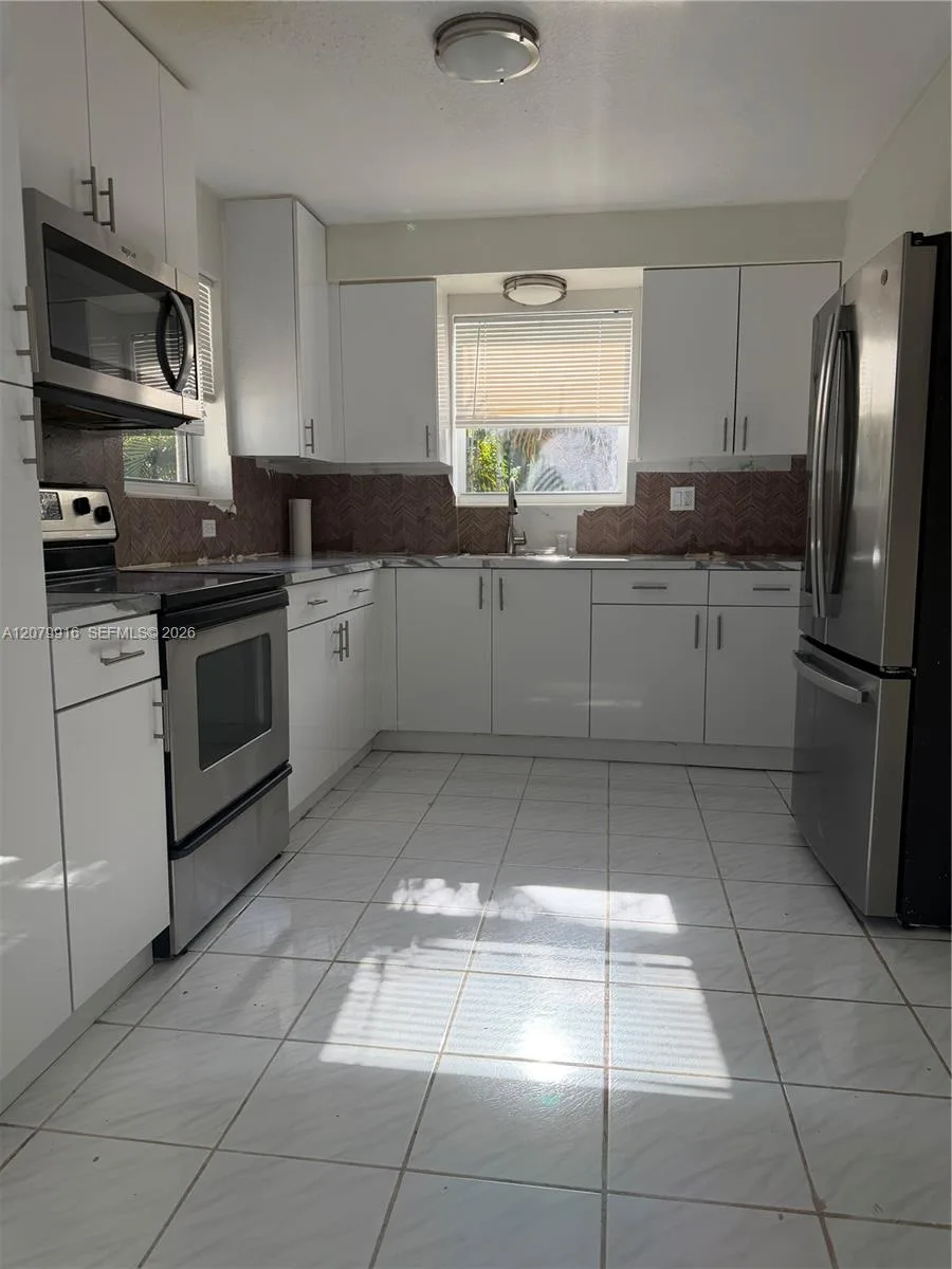 2446 Johnson St, Hollywood, FL 33020 — zdjęcie 2