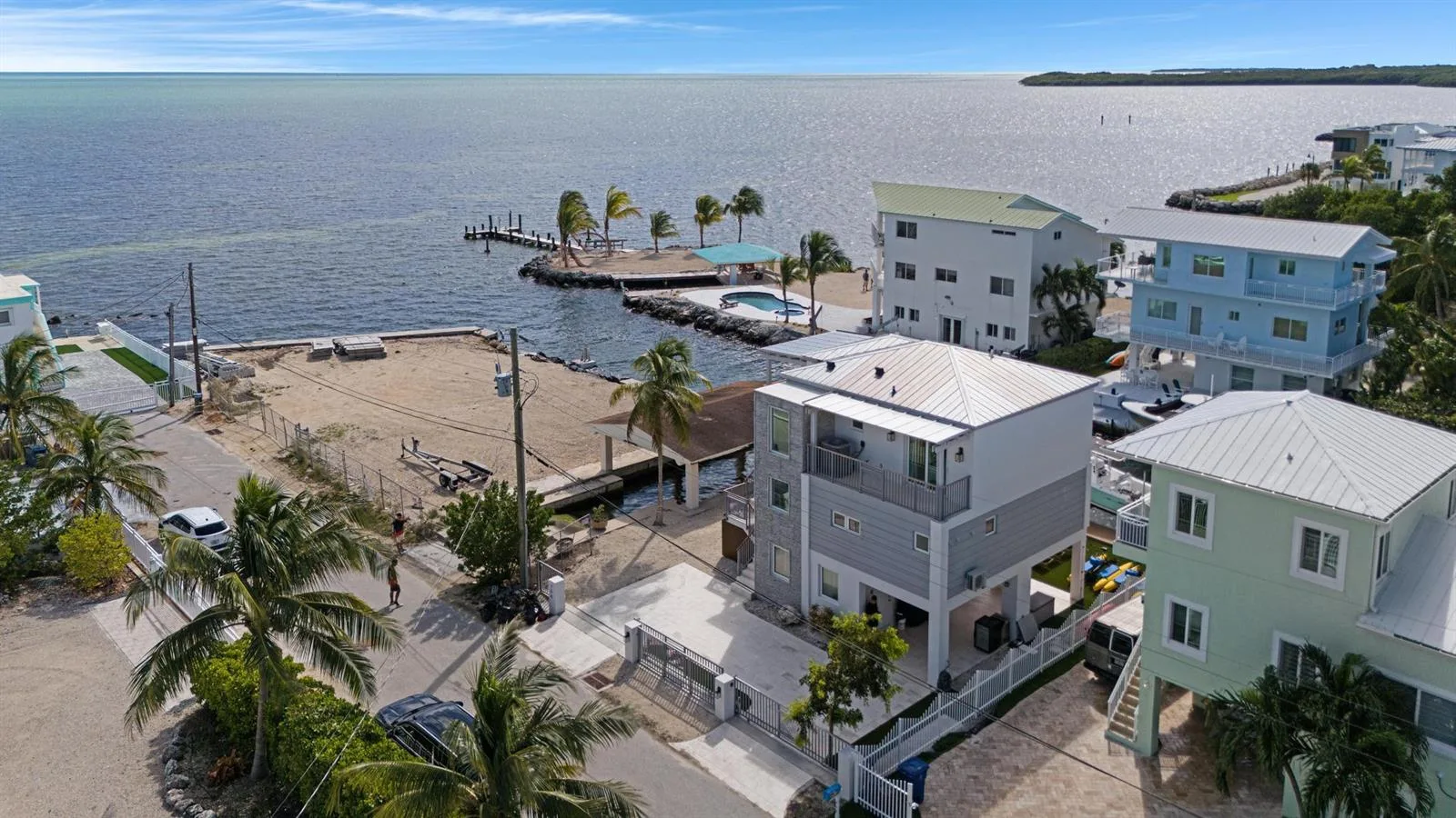 704 Grouper Lane, Key Largo, FL 33037 photo 2