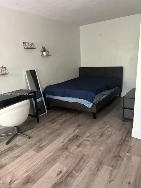 921 Meridian Ave # 2, Miami Beach, FL 33139 photo 3