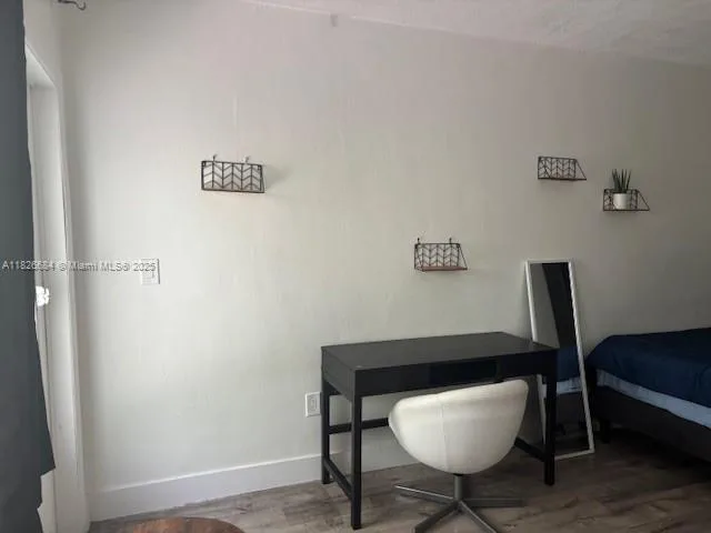 921 Meridian Ave # 2, Miami Beach, FL 33139 photo 4