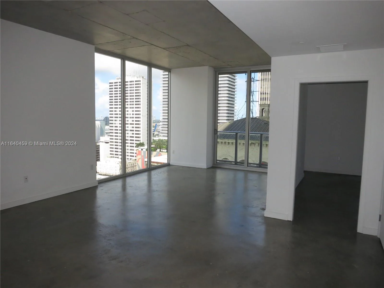 151 SE 1 St # 1902, Miami, FL 33131 photo 2
